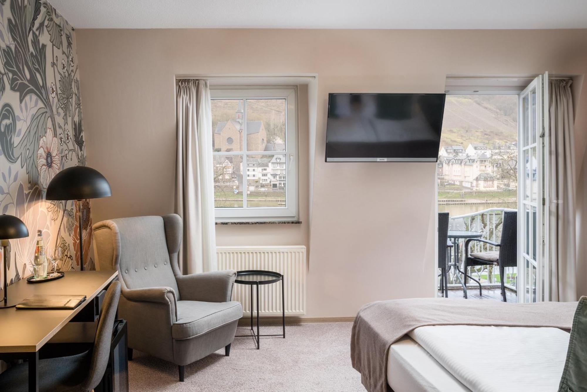 Hotel Germania Кохем Екстериор снимка
