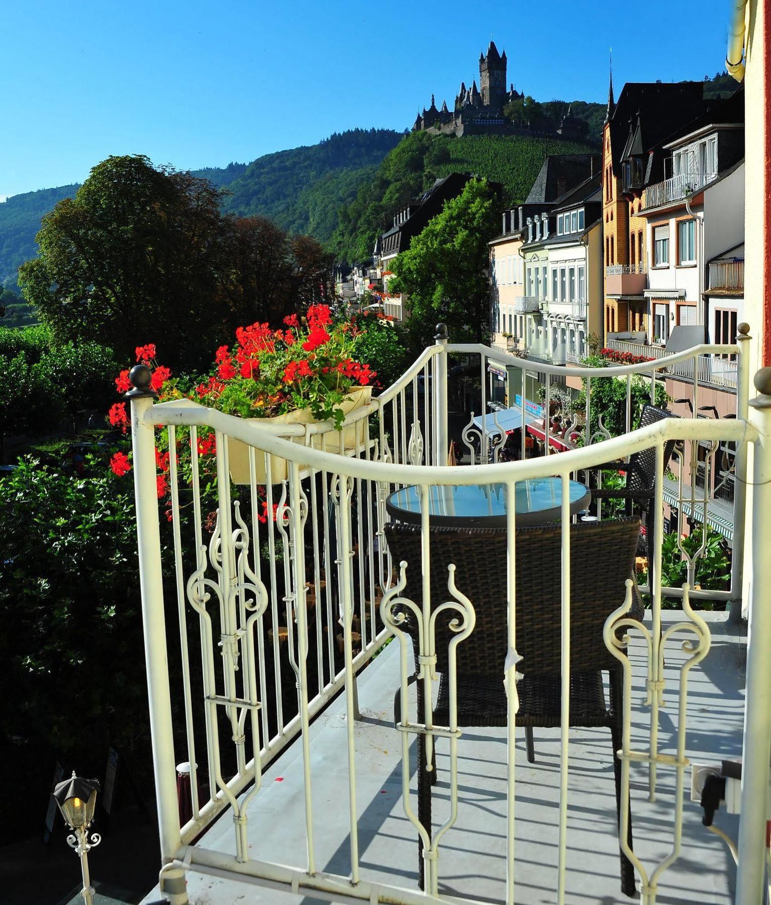 Hotel Germania Кохем Екстериор снимка